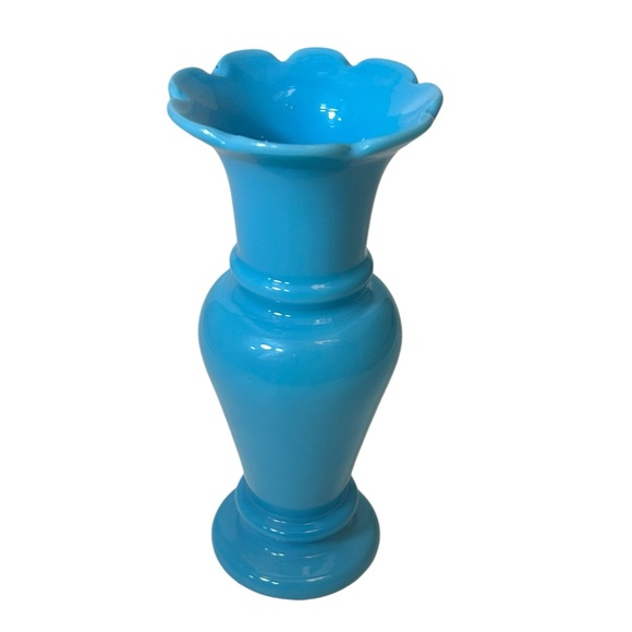 Small vintage blue Opaline art glass bud vase with ruffled or scalloped rim. - Picture 4 of 8